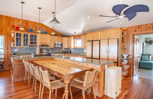 Nags Head Casa | Oceanfront, Nags Head NC - 13 bedrm home w historic charm + modern conveniences
