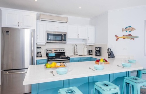Playa Flamingo Condominio | Remodelado! ¡Nuevo en el mercado! Hermoso desarrollo de condominios frente al mar en Flamingo!