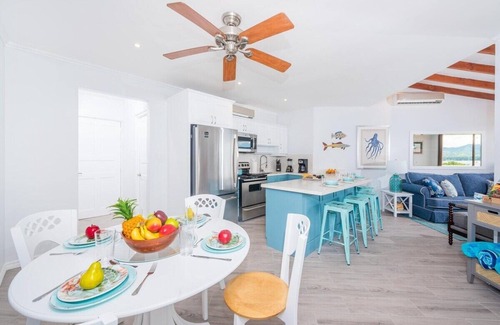 Playa Flamingo Condominio | Remodelado! ¡Nuevo en el mercado! Hermoso desarrollo de condominios frente al mar en Flamingo!