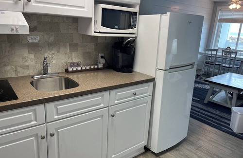 Wildwood Crest Condominio | Oceanfront Oasis with Private Balcony and Heated Pool in Wildwood Crest