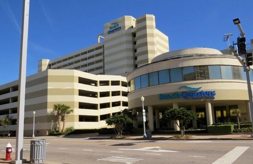 Virginia Beach Condominio | Oceanfront on the Boardwalk 1 BR, 1 BA, sleep 4, at BQR in VA Beach with balcony