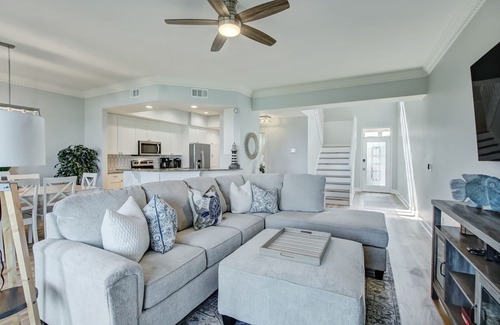 American Beach Condominio | Oceanfront Outrigger Townhome | Two Primary Suites with Balconies | Stunning Updates