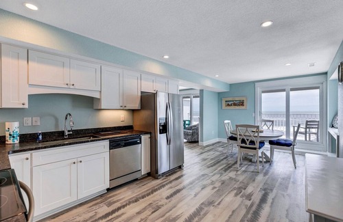 Kill Devil Hills Condominio | Oceanfront Penthouse Suite - Pool Views Elevator Endless Views (JY422)
