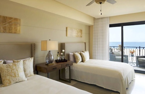 Los Cabos Complejo | Luxury Waterfront resort within a private desert oasis
