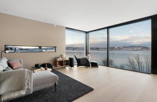 Tromso Apartamento | Oceanfront penthouse duplex wamazing view!