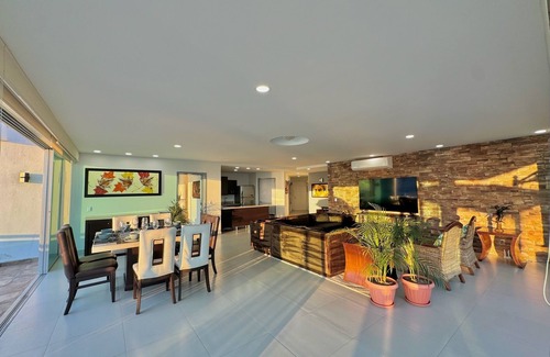 Flamingos Apartamento | Oceanfront PH with private pool