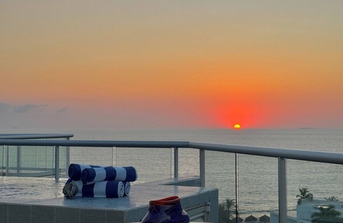Flamingos Apartamento | Oceanfront PH with private pool