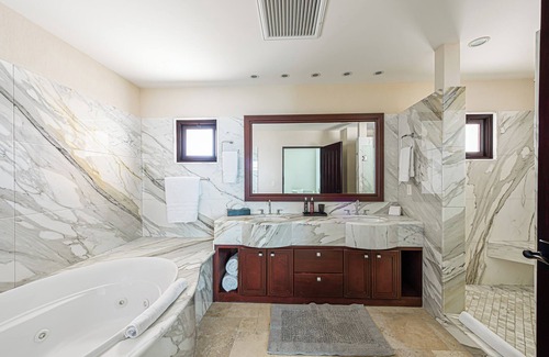 La Paz Condominio | Oceanfront Residence with 2 bedrooms