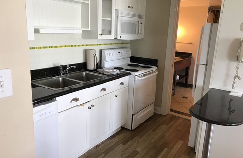 Northeast Virginia Beach Complejo | Oceanfront resort on Virginia Beach Boardwalk