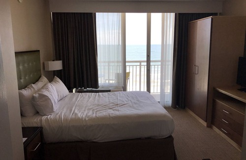 Northeast Virginia Beach Complejo | Oceanfront resort on Virginia Beach Boardwalk