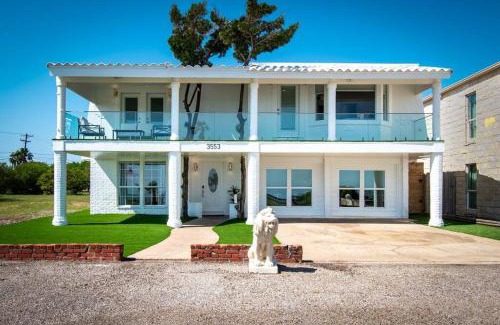 Bay Area Casa | Oceanfront Retreat 2 Homes for 29-Guests