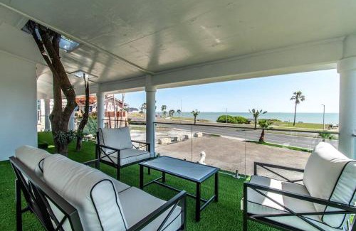 Bay Area Casa | Oceanfront Retreat 2 Homes for 29-Guests