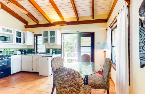 Cocoplum Condominio | Condominio frente al mar w / vista al mar, piscina compartida y aire acondicionado - a pie de la playa!