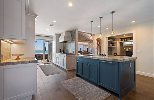 Del Mar Casa | Oceanfront sanctuary nestled on the sand in the heart of Del Mar's Beach Colony