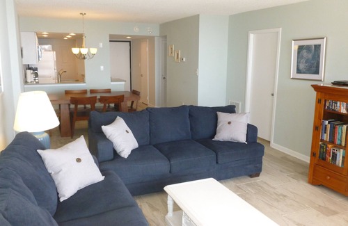 Bethany Beach Condominio | Oceanfront Sea Colony Condo: Amplio con excelentes vistas al mar
