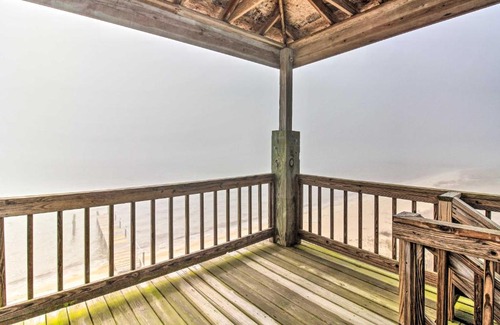 Ocean Springs Casa | Oceanfront Stilt House with Deck on Private Beach!
