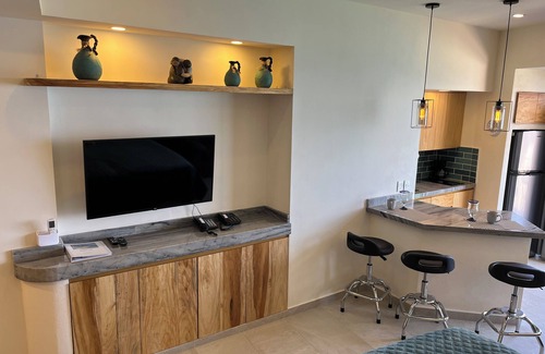 South Shore Hotel Area Condominio | Oceanfront studio condo on Las Gemelas Beach Fully remodeled.