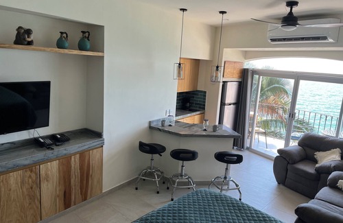 South Shore Hotel Area Condominio | Oceanfront studio condo on Las Gemelas Beach Fully remodeled.