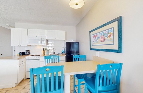 North Truro Apartamento | Oceanfront studio with lovely views, AC & great location - dogs welcome