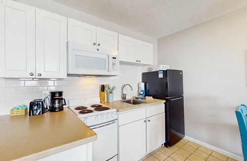 North Truro Apartamento | Oceanfront studio with lovely views, AC & great location - dogs welcome