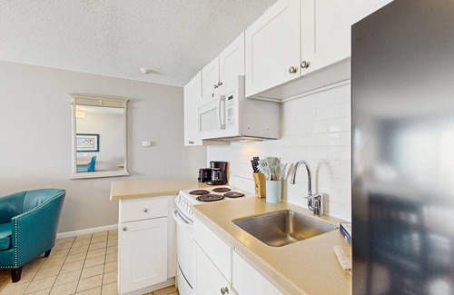 North Truro Apartamento | Oceanfront studio with lovely views, AC & great location - dogs welcome
