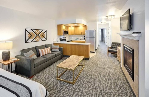 Lincoln City Condominio | Oceanfront Suite - King Bed - Heated Indoor Pool & Hot Tub
