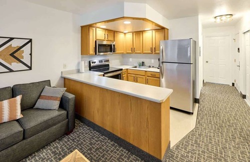 Lincoln City Condominio | Oceanfront Suite - King Bed - Heated Indoor Pool & Hot Tub