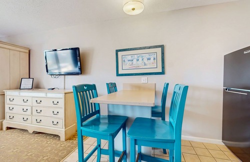 North Truro Apartamento | Oceanfront suite with water-view patio, AC, kitchenette & firepit - dogs welcome