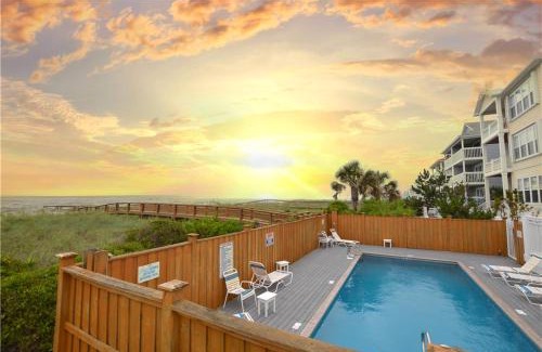 North Carolina Coast Casa | Oceanfront Townhouse with Pool