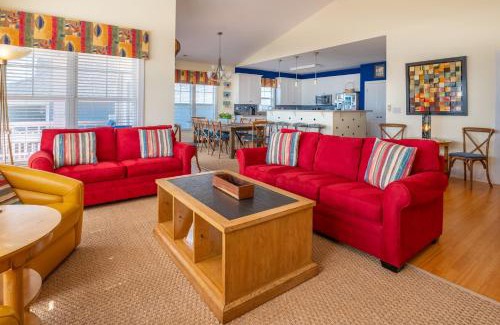 North Carolina Coast Casa | Oceanfront Townhouse with Pool