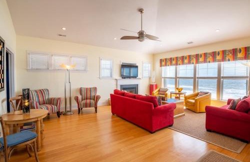 North Carolina Coast Casa | Oceanfront Townhouse with Pool