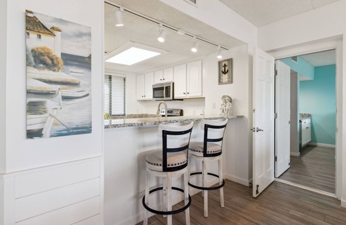 Fernandina Beach Condominio | Oceanfront | Two Master Suites with Private Covered Balconies I Beach Views from Every Room