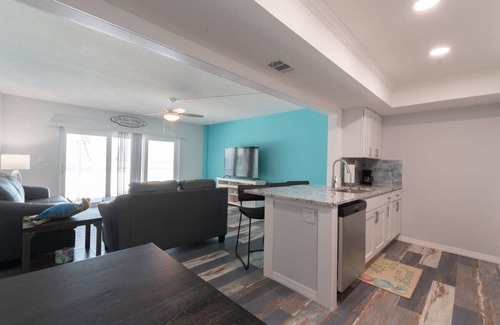 South Patrick Shores Condominio | Oceanfront Updated Condo - Direct Beach Access!