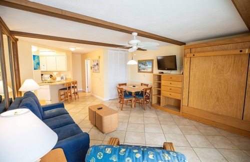 Daytona Beach Shores Condominio | Oceanfront 1BR Condo w/Balcony & Kitchen