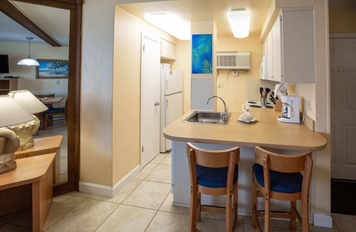 Daytona Beach Shores Condominio | Oceanfront 1BR Condo w/Balcony & Kitchen