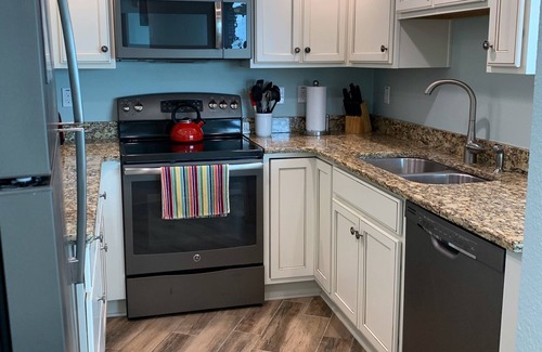 Daytona Beach Shores Condominio | Recién remodelado directo frente al mar condominio de 3 dormitorios - Las mejores vistas de la playa!