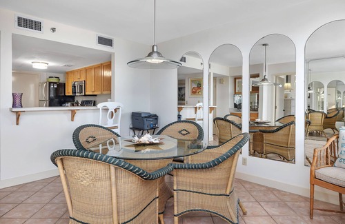 Saint Simons Island Condominio | Oceanfront Condominium with Swimming Pool. Private Boardwalk to Beach! Ocean View