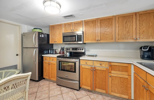 Saint Simons Island Condominio | Oceanfront Condominium with Swimming Pool. Private Boardwalk to Beach! Ocean View