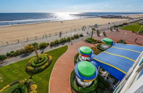 Virginia Beach Apartamento | OCEANFRONT!! Virginia Beach Boardwalk, 1-Bedroom, sleeps 6, beach, dolphins, fun