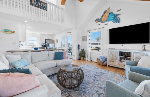 South Nags Head Cabaña | Oceanfront w/Hot Tub and Rooftop Deck - Panoramic Views!