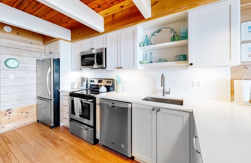 Midtown Ocean City Casa | Oceanfront with Direct Beach Access