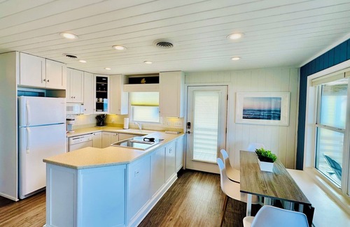 Oak Island Cabaña | Oceanfront with panoramic views! Direct beach access from covered deck.