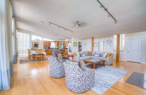 Kure Beach Casa | OceanFront - X5 Master bedrooms - Private Pool & Tiki bar
