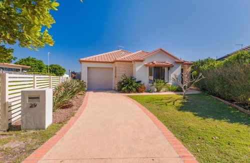Yamba Casa | Oceania Cottage - LJHooker Yamba