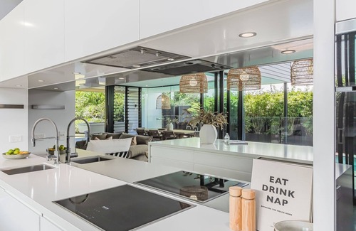 Casuarina Casa | Oceans Echo - Beachfront luxury holiday home