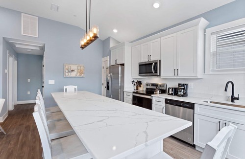 Corolla Light Casa | Oceanside 2BR Near Beach & Currituck Lighthouse