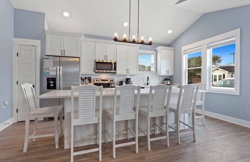 Corolla Light Casa | Oceanside 2BR Near Beach & Currituck Lighthouse