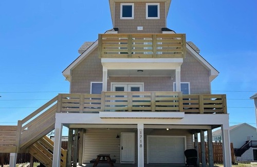 Kill Devil Hills Casa | Oceanside 4BR Home, Fenced Backyard, Hot Tub, 5 Min Walk to Beach!