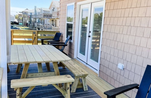 Kill Devil Hills Casa | Oceanside 4BR Home, Fenced Backyard, Hot Tub, 5 Min Walk to Beach!