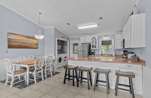 Emerald Isle Cabaña | Oceanside beach home, 2 minute walk to beach